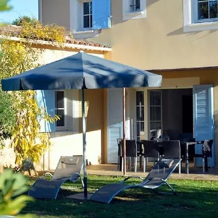 Provencal Villa On The Luberon Surroundings